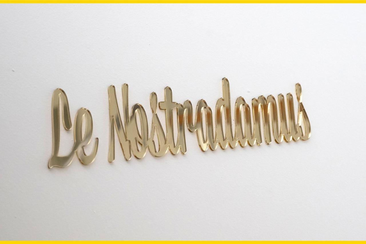Le Nostradamus - Magnifique Appartement Cours Principal Plein Centre Avec Parking サロン＝ド＝プロヴァンス エクステリア 写真