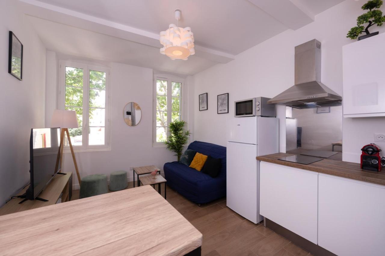 Le Nostradamus - Magnifique Appartement Cours Principal Plein Centre Avec Parking サロン＝ド＝プロヴァンス エクステリア 写真