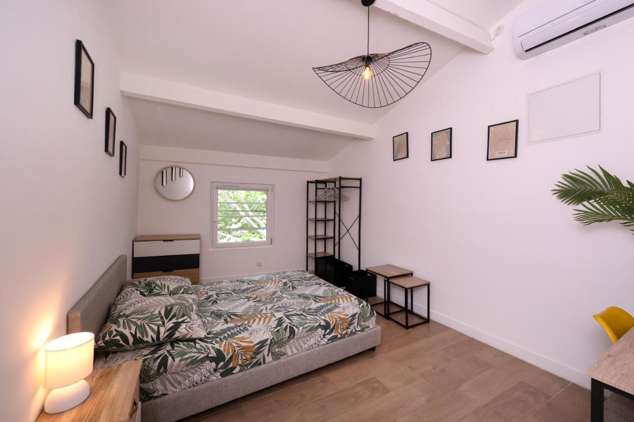 Le Nostradamus - Magnifique Appartement Cours Principal Plein Centre Avec Parking サロン＝ド＝プロヴァンス エクステリア 写真