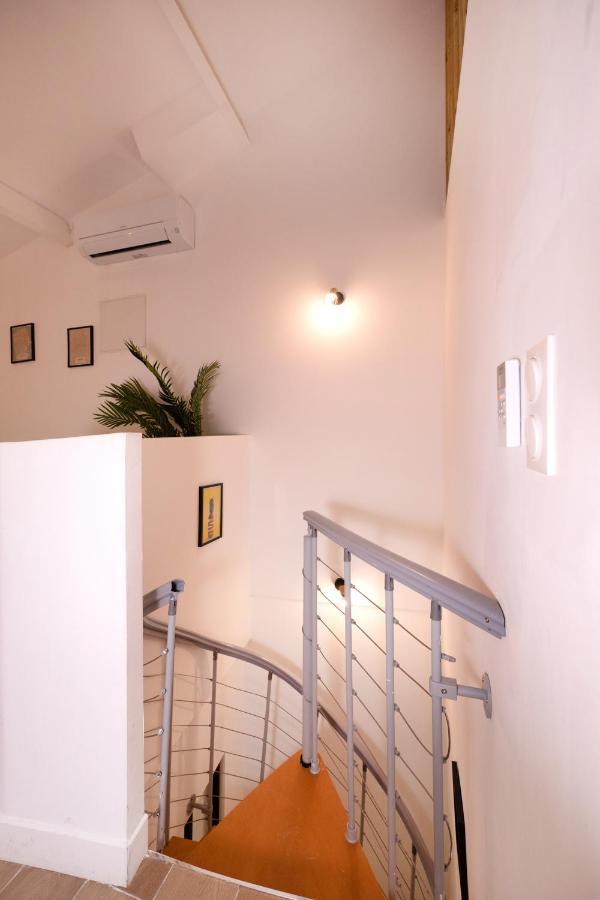 Le Nostradamus - Magnifique Appartement Cours Principal Plein Centre Avec Parking サロン＝ド＝プロヴァンス エクステリア 写真